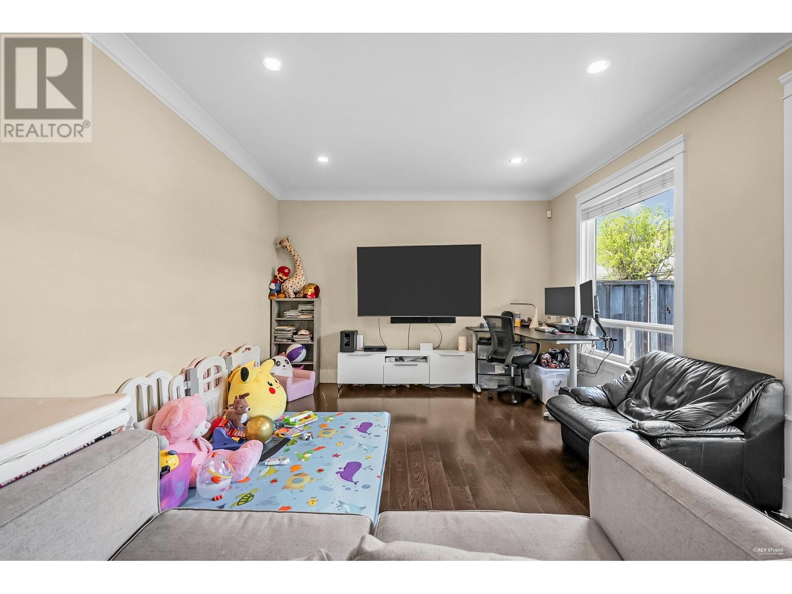 6191 Dunsmuir Crescent Property Photo 13