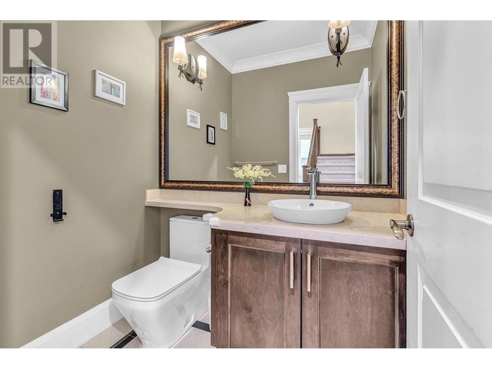 6191 Dunsmuir Crescent Property Photo 17