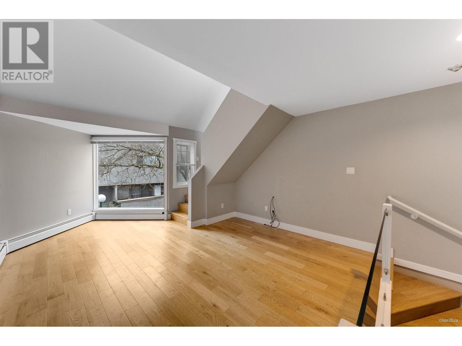 17 870 W 7th Avenue Property Photo 9