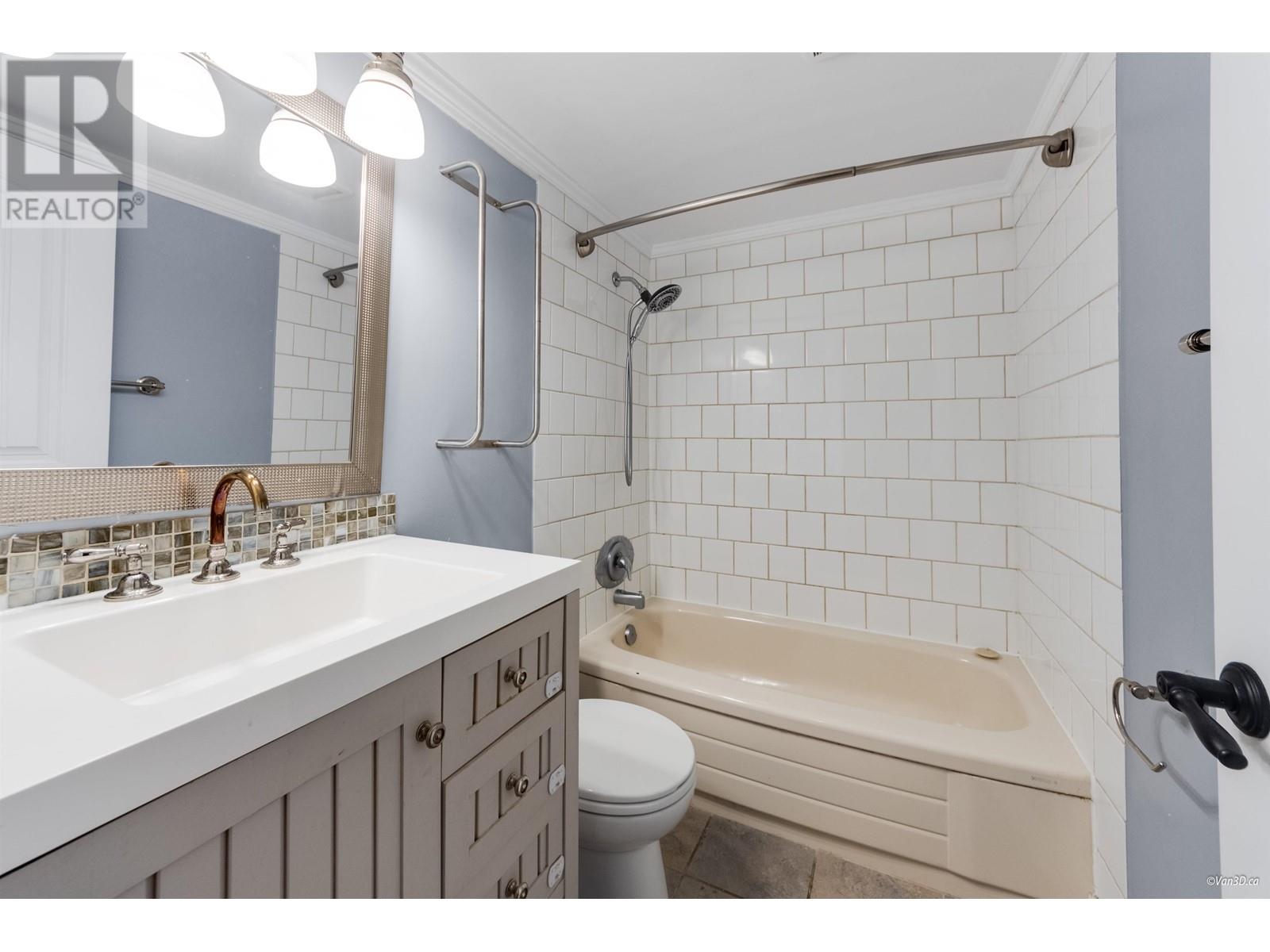 17 870 W 7th Avenue Property Photo 13