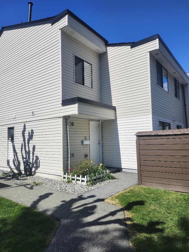 121 14159 104 Avenue Property Photo 1