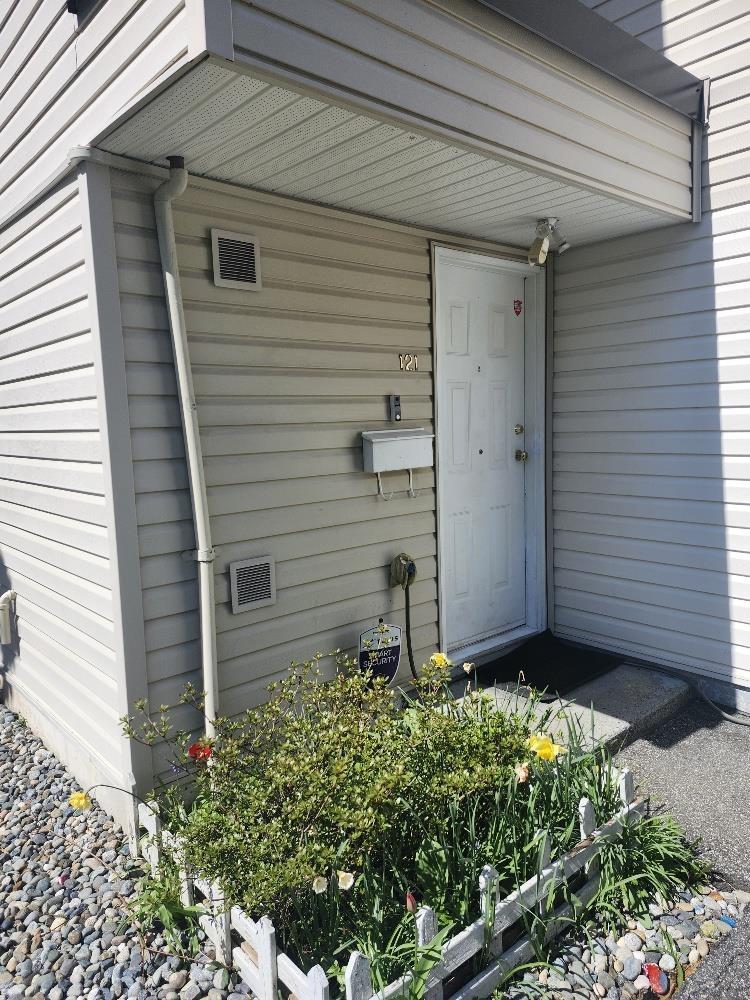 121 14159 104 Avenue Property Photo 2