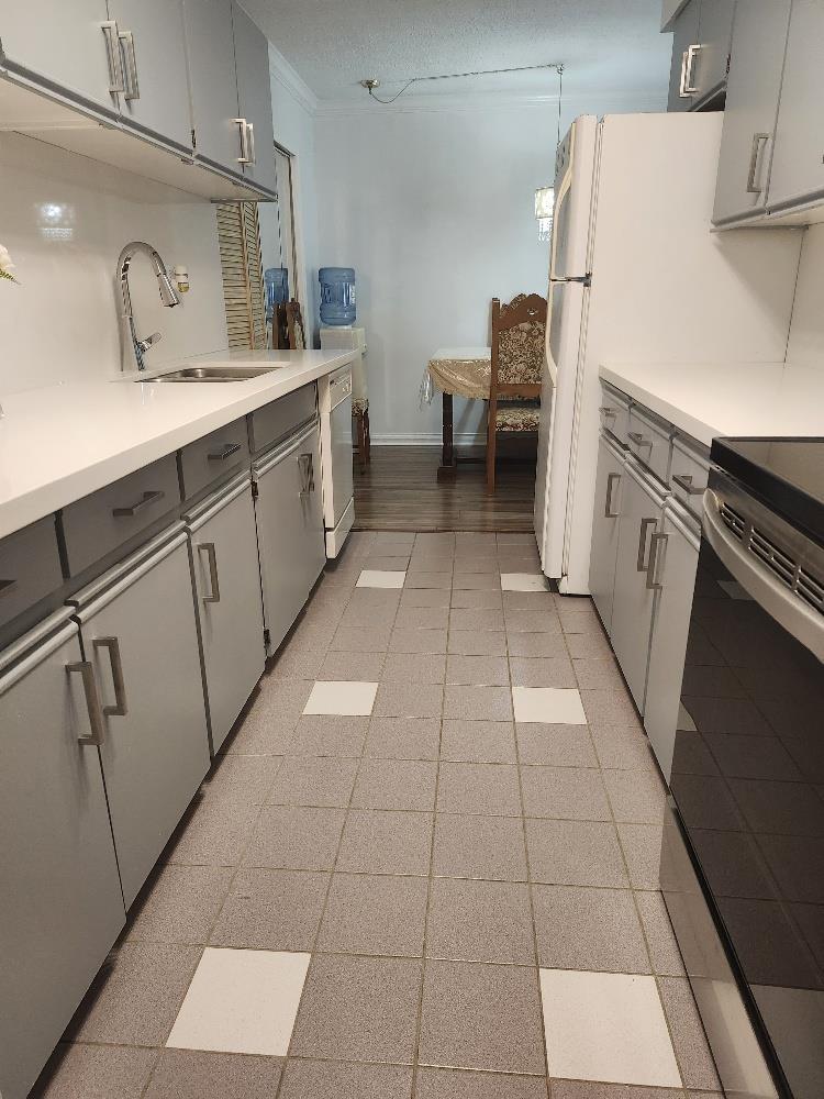 121 14159 104 Avenue Property Photo 8