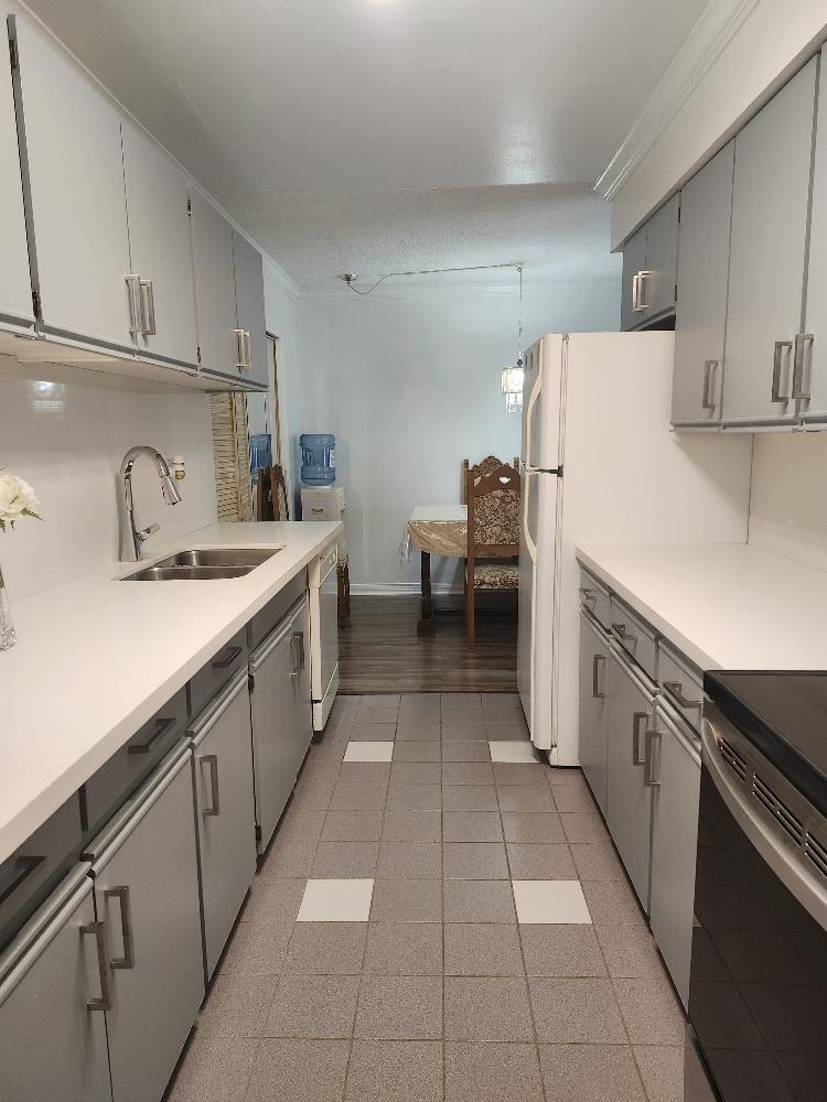 121 14159 104 Avenue Property Photo 13