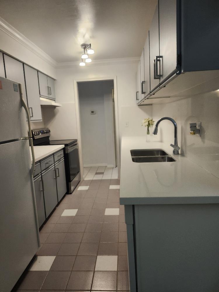 121 14159 104 Avenue Property Photo 14
