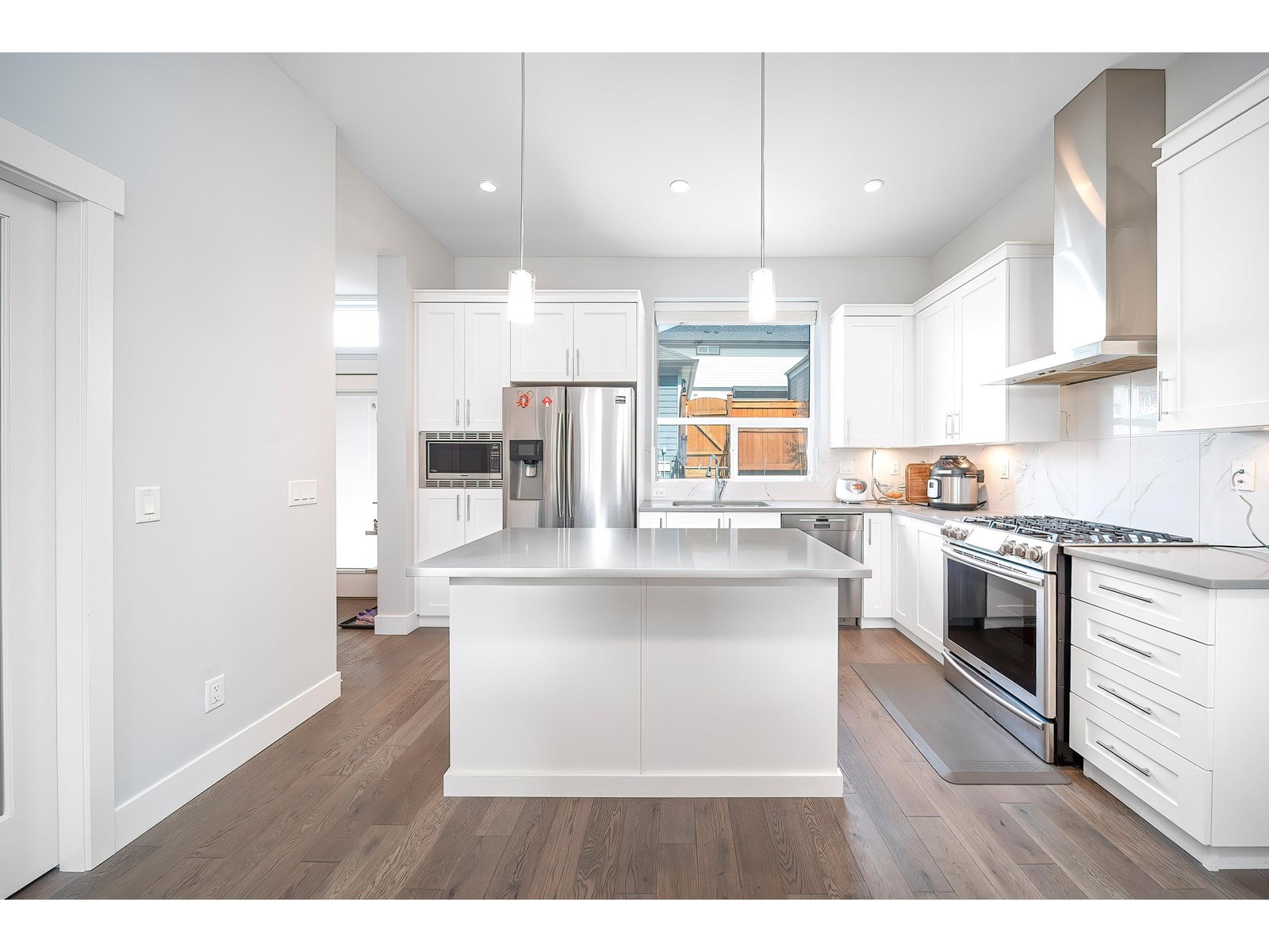 16511 21 Avenue Property Photo 12