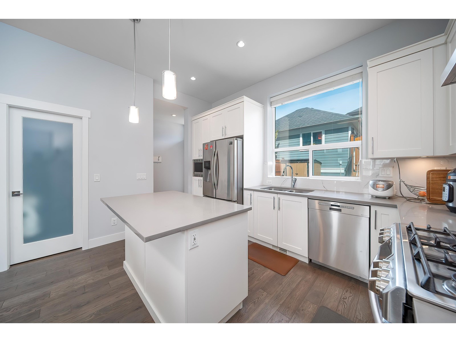 16511 21 Avenue Property Photo 14