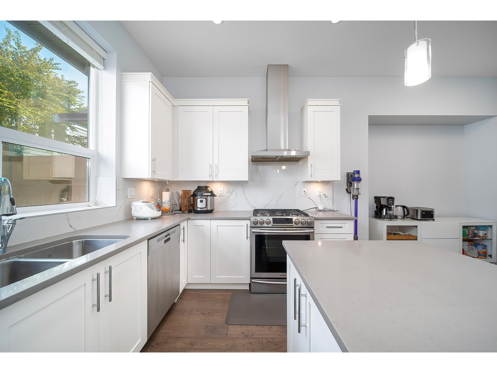 16511 21 Avenue Property Photo 15