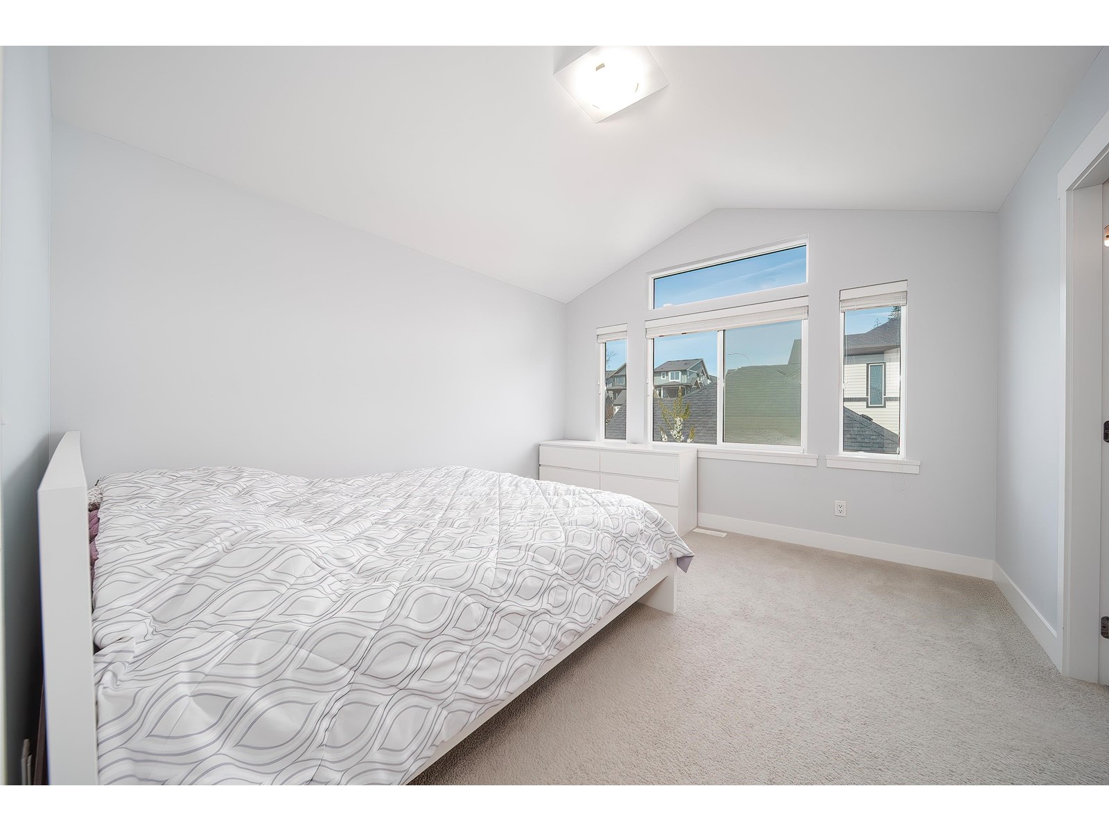 16511 21 Avenue Property Photo 20