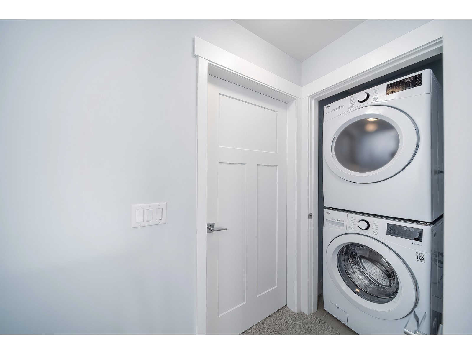 16511 21 Avenue Property Photo 22