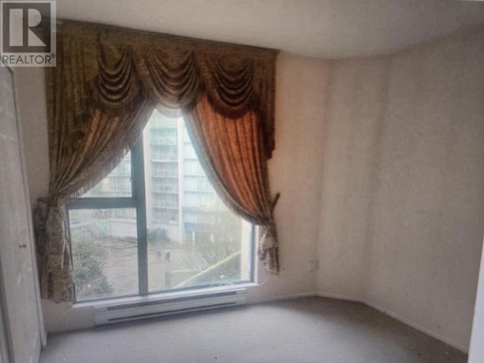 703 8246 Lansdowne Road Property Photo 3