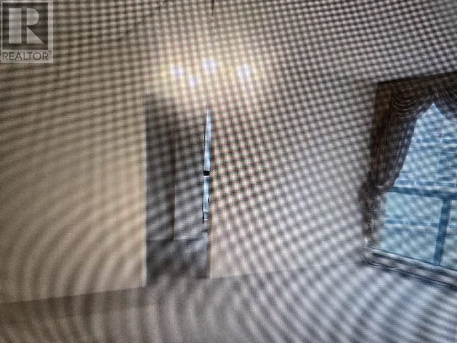 703 8246 Lansdowne Road Property Photo 5