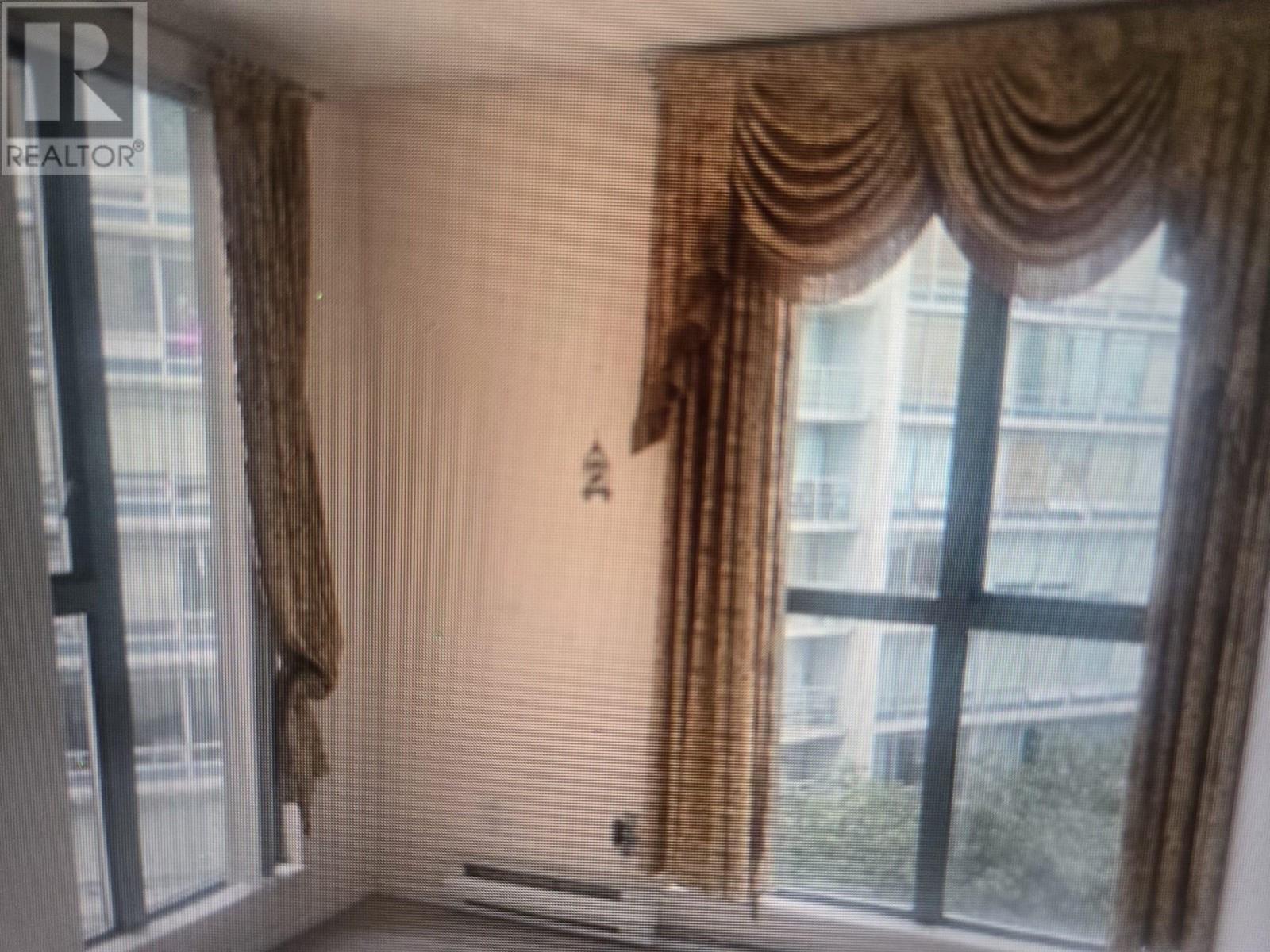 703 8246 Lansdowne Road Property Photo 6