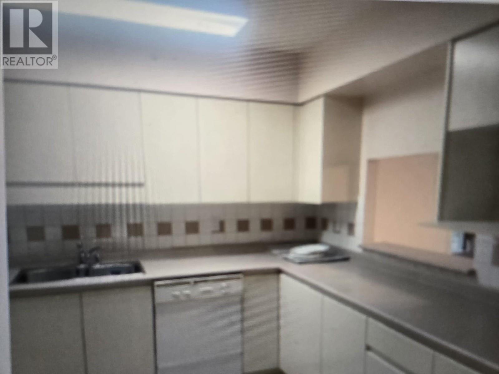 703 8246 Lansdowne Road Property Photo 7