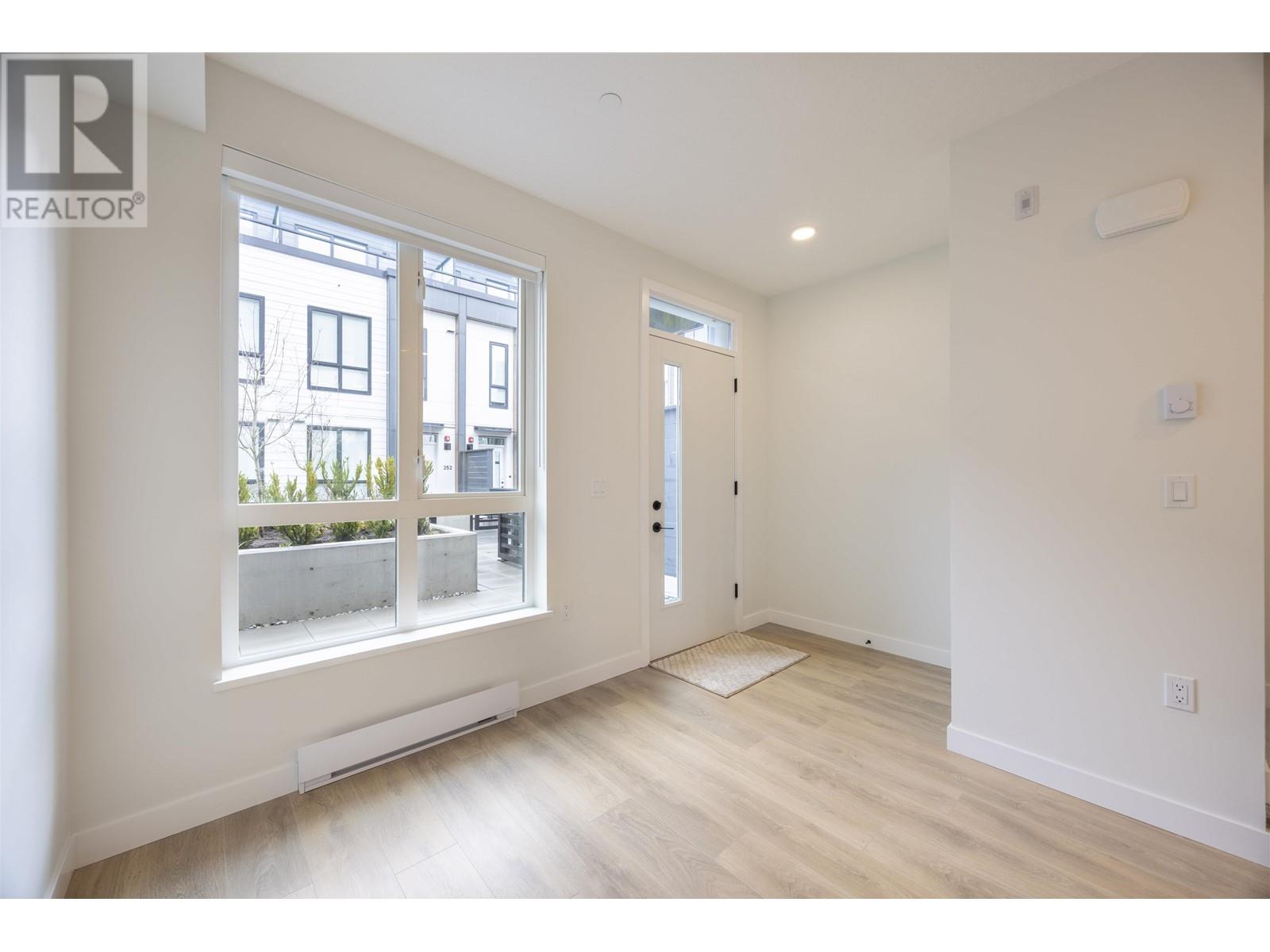 210 715 Ducklow Street Property Photo 5