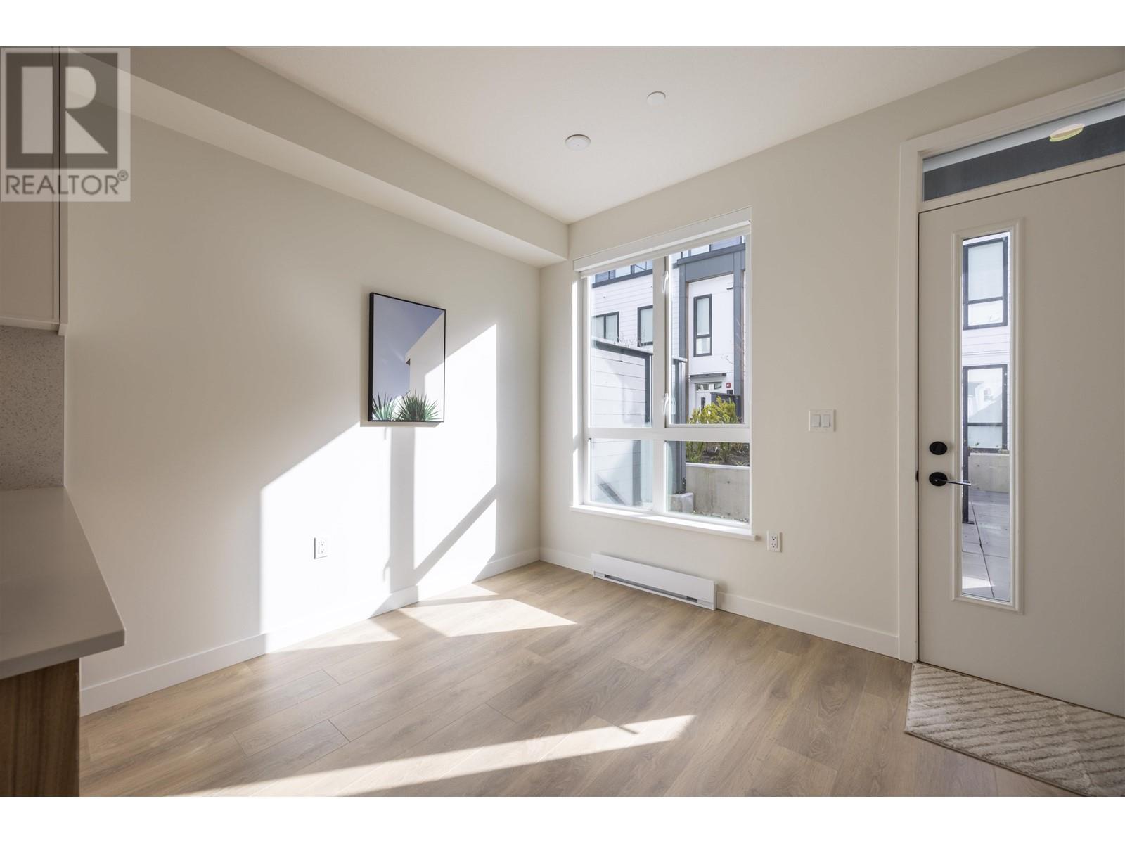 210 715 Ducklow Street Property Photo 8