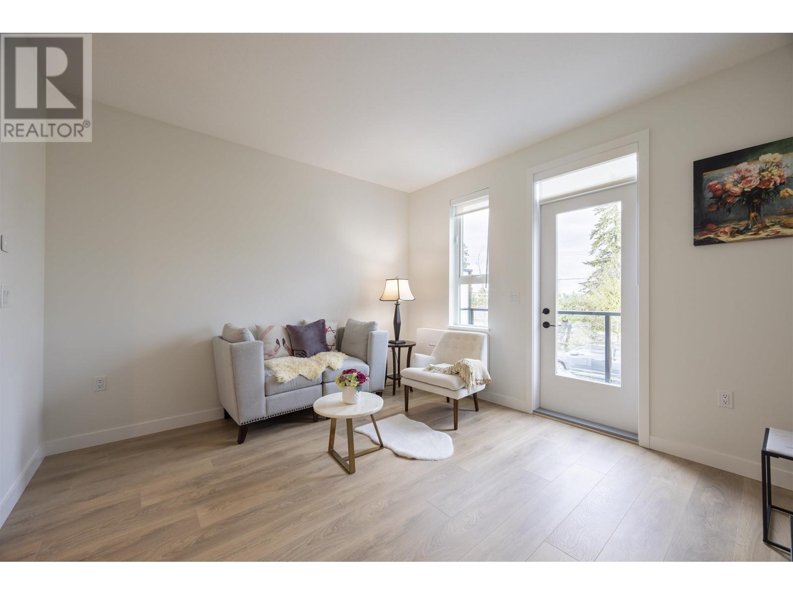 210 715 Ducklow Street Property Photo 9