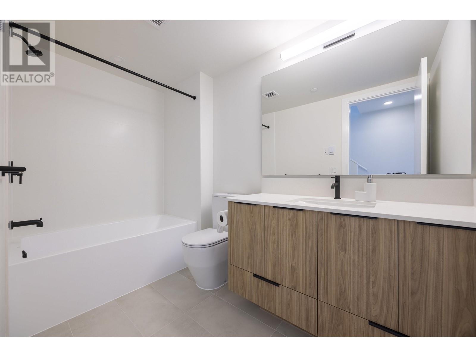 210 715 Ducklow Street Property Photo 15