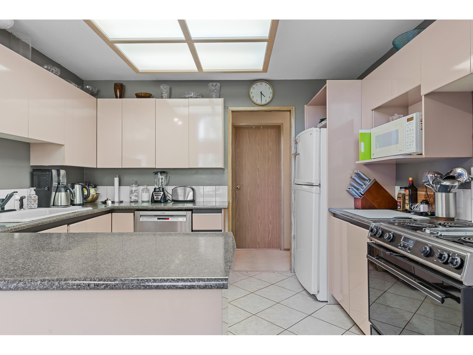 19997 45a Avenue Property Photo 6