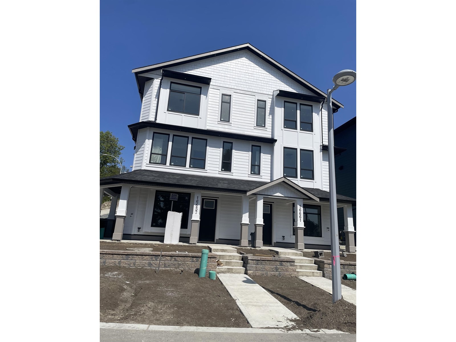 16661 16 Avenue Property Photo 6