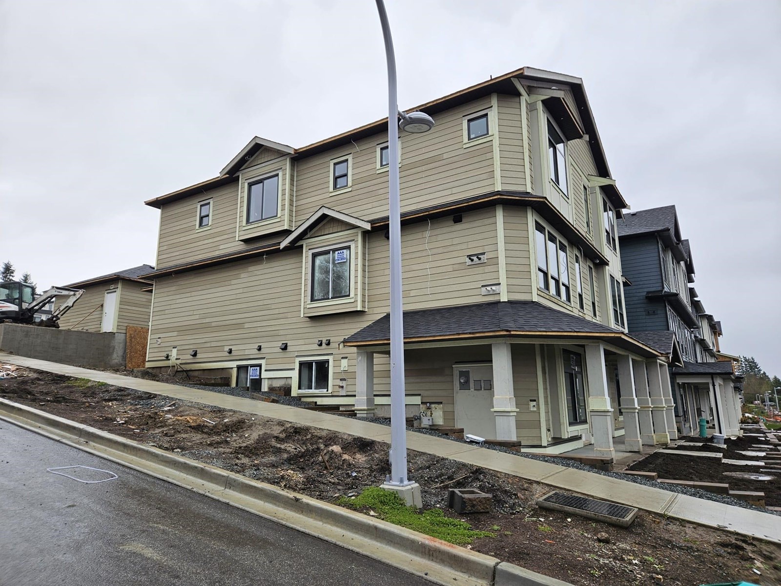 16661 16 Avenue Property Photo 7