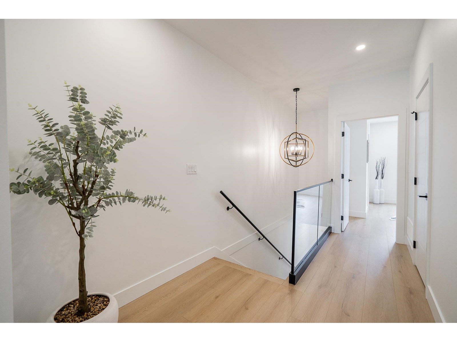 16673 16 Avenue Property Photo 15