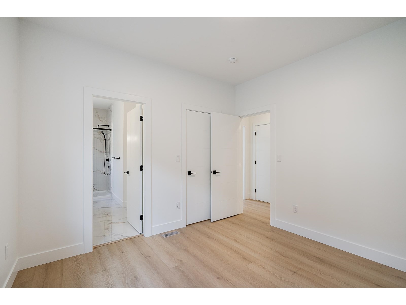 16673 16 Avenue Property Photo 22