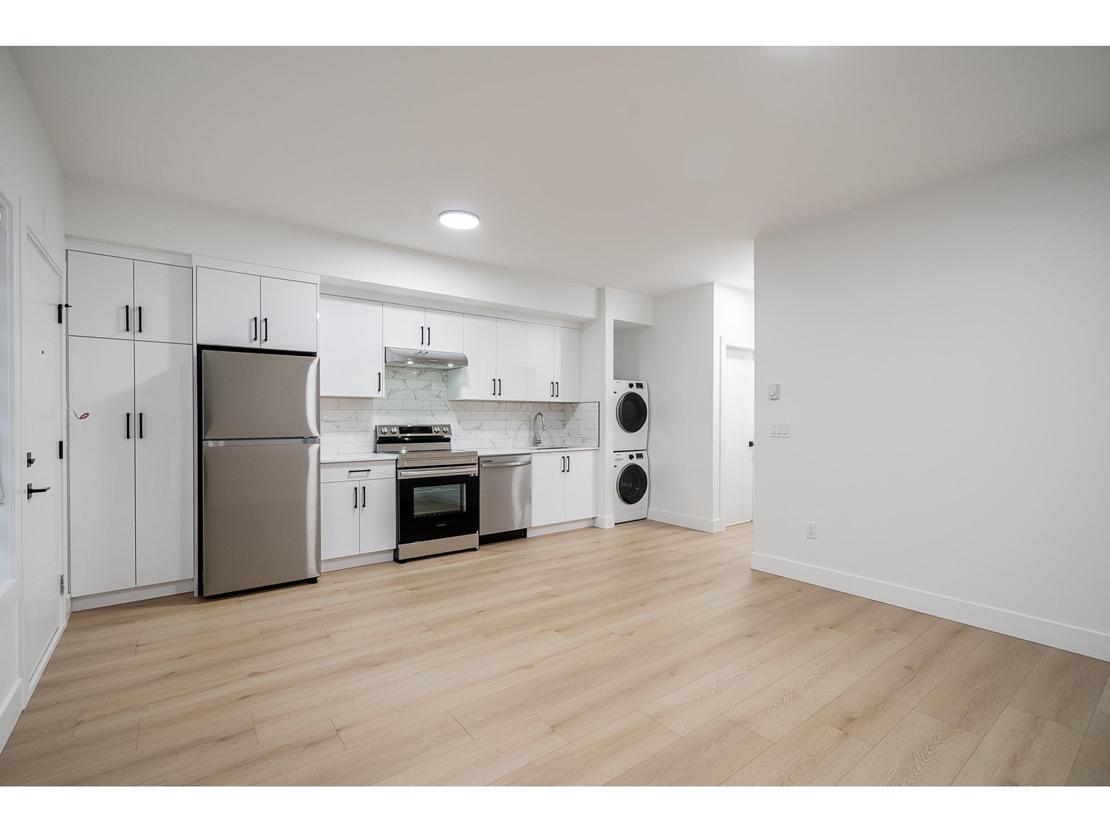 16673 16 Avenue Property Photo 29