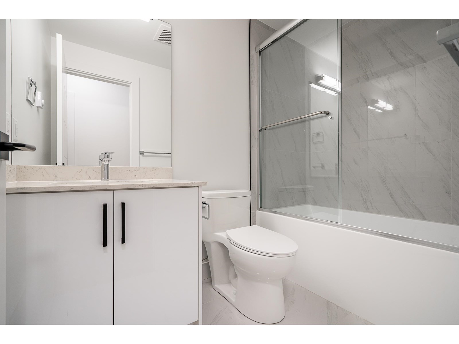 16673 16 Avenue Property Photo 32