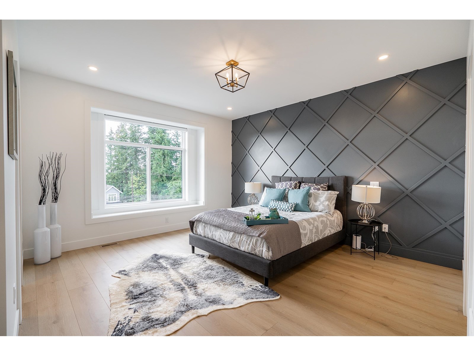 16677 16 Avenue Property Photo 16