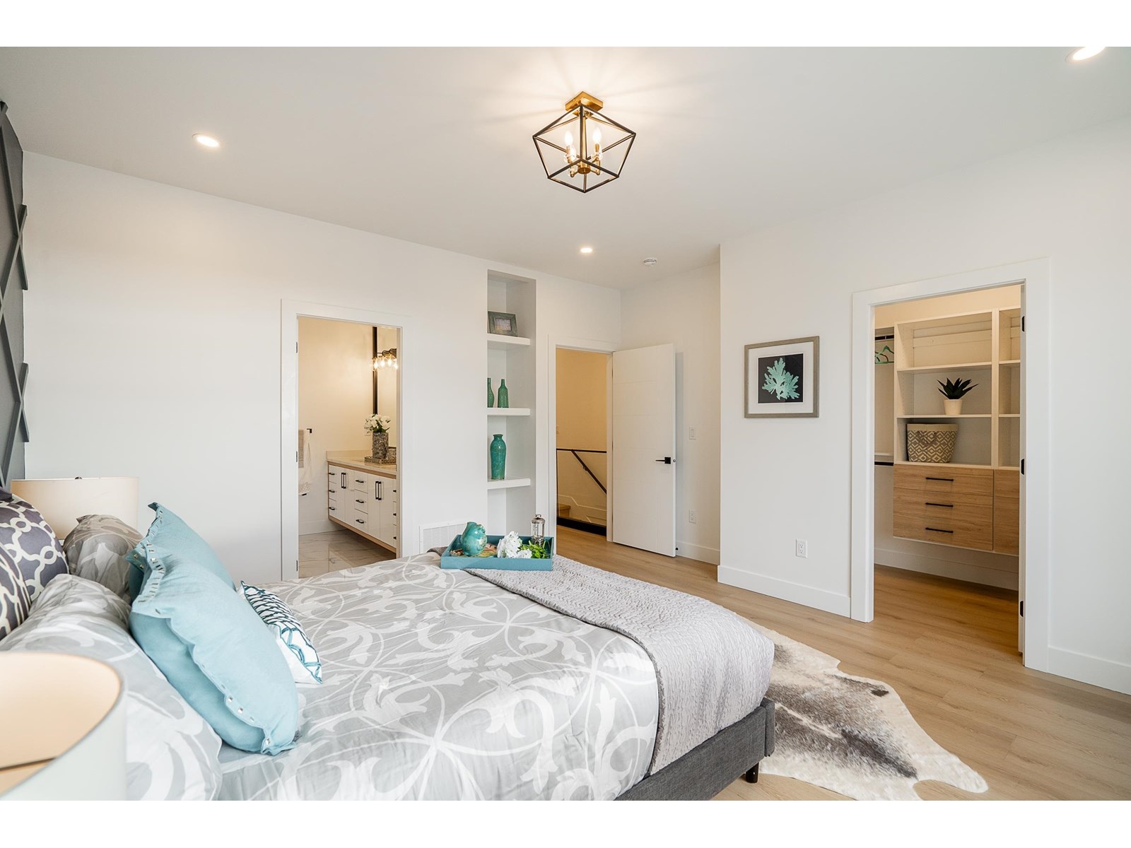 16677 16 Avenue Property Photo 17
