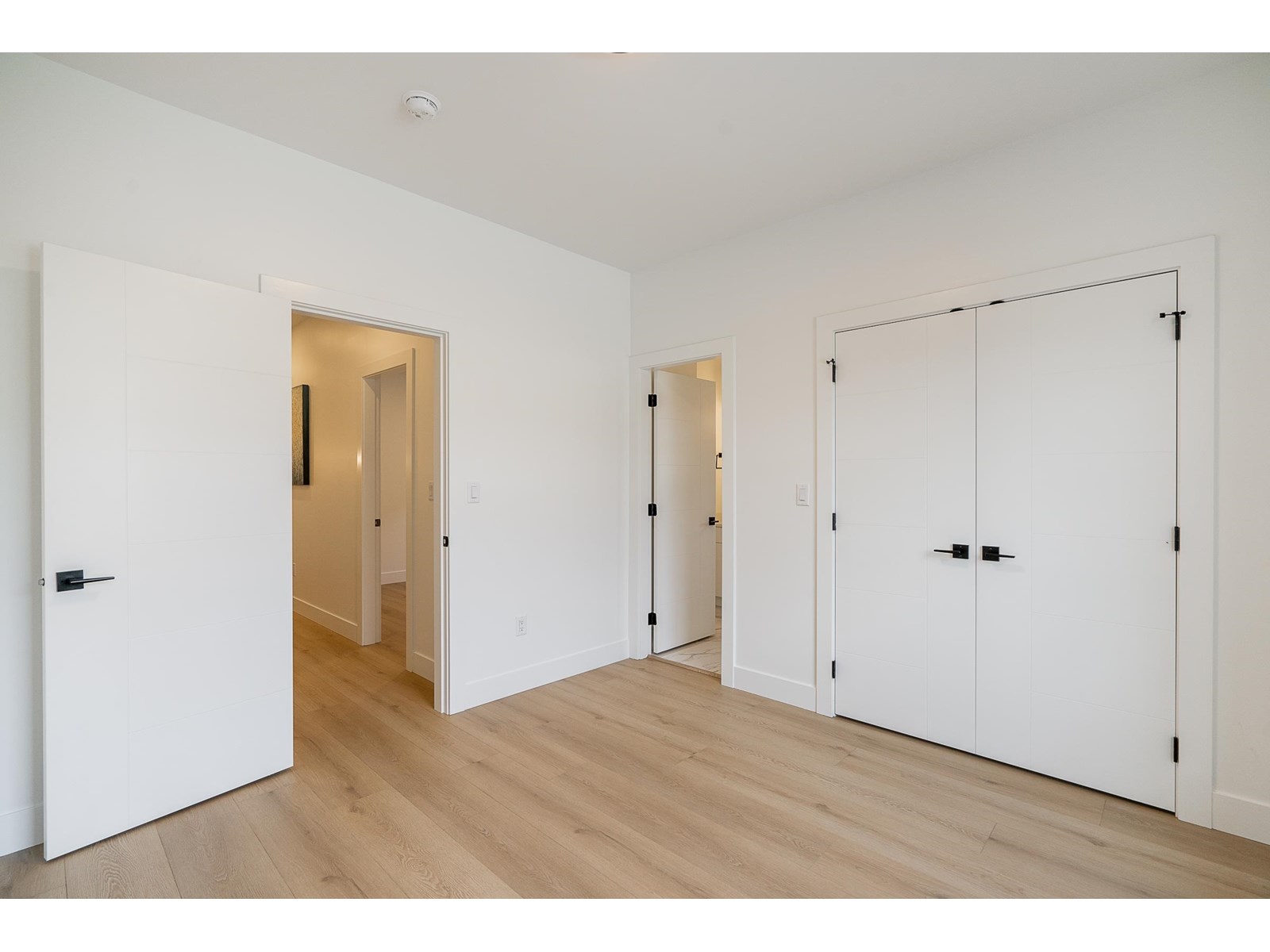 16677 16 Avenue Property Photo 25
