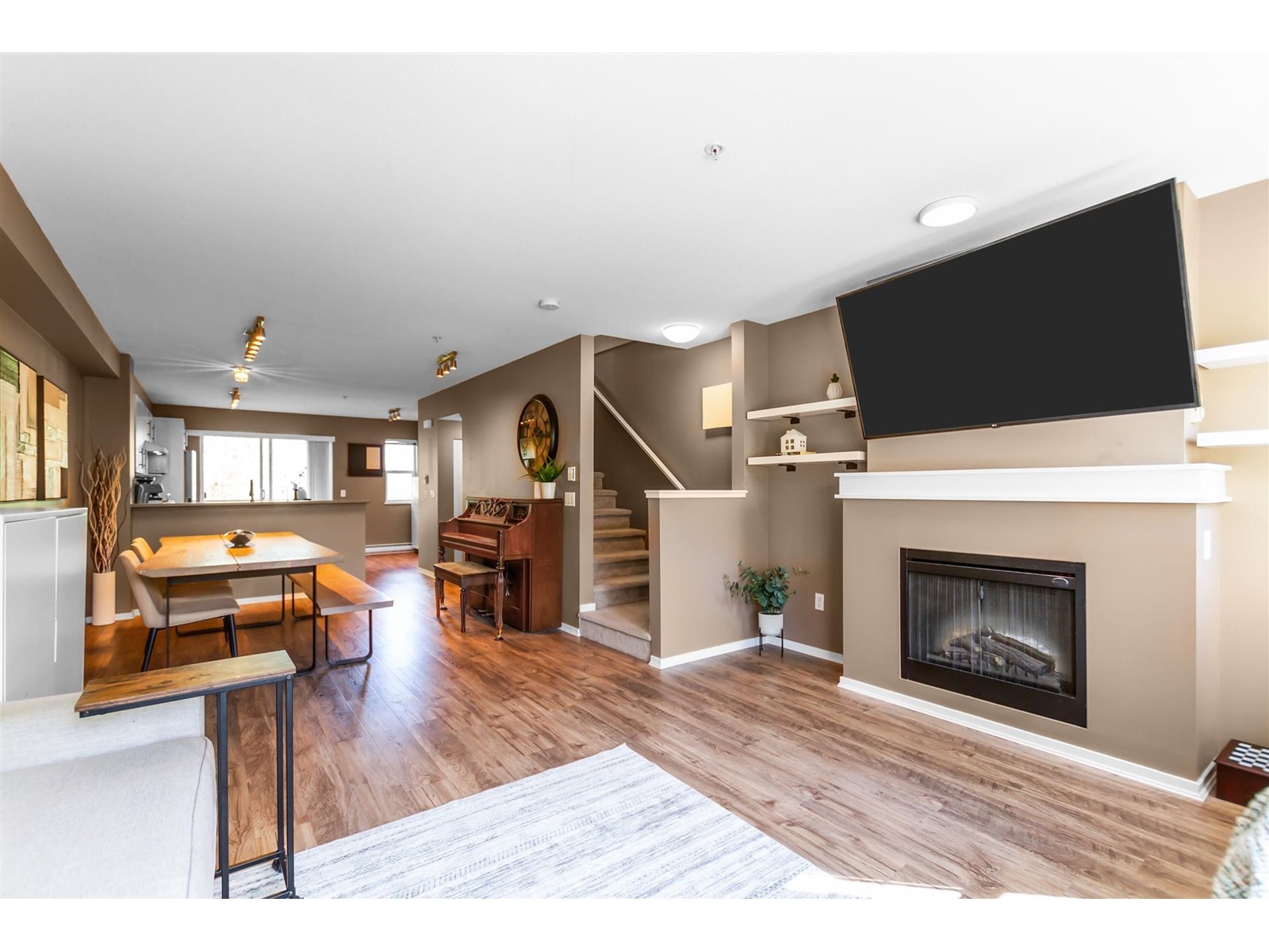 149 20875 80 Avenue Property Photo 7