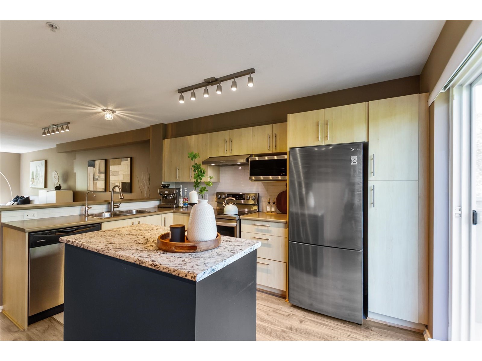 149 20875 80 Avenue Property Photo 12