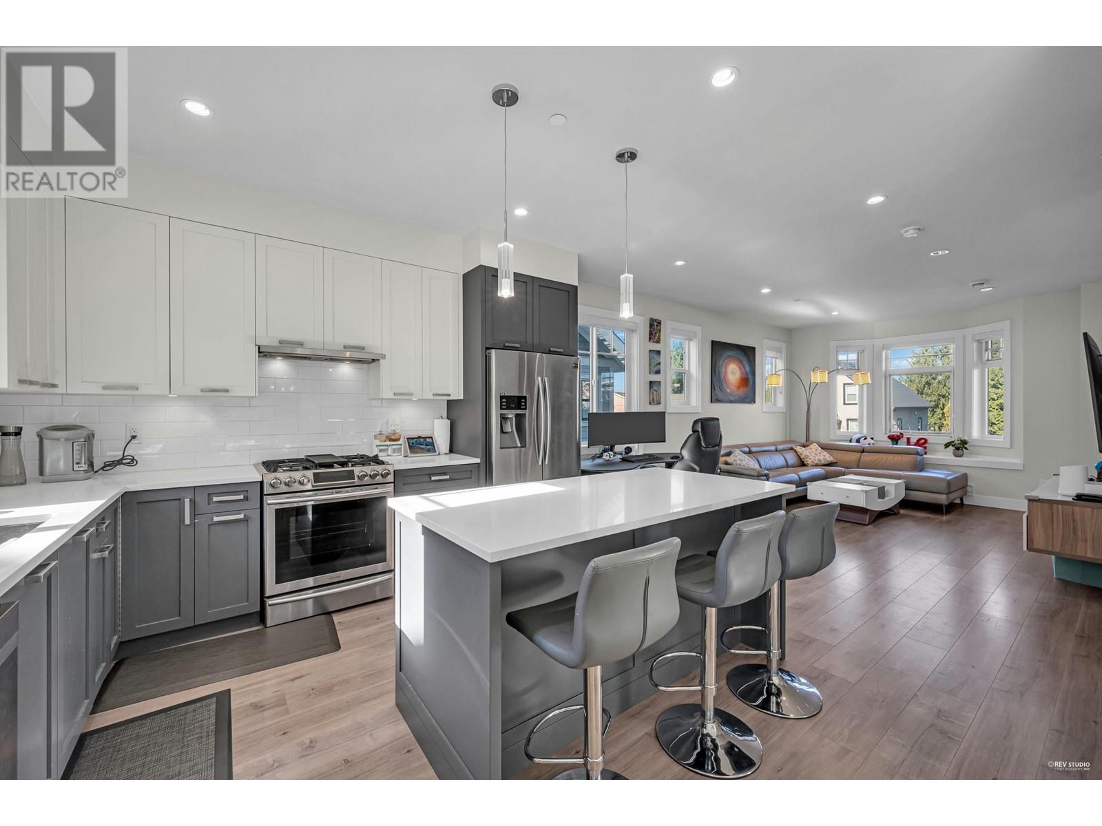13 189 WOOD STREET Property Photo 1