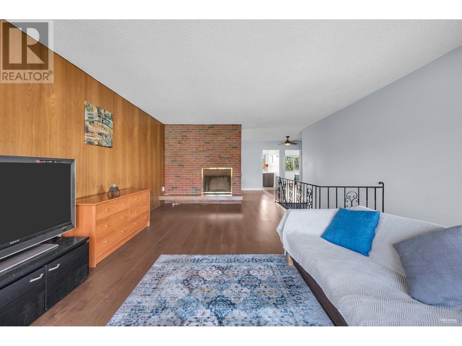 6932 Kitchener Street Property Photo 4