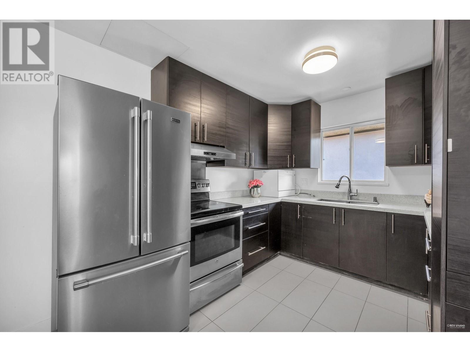 6932 Kitchener Street Property Photo 9
