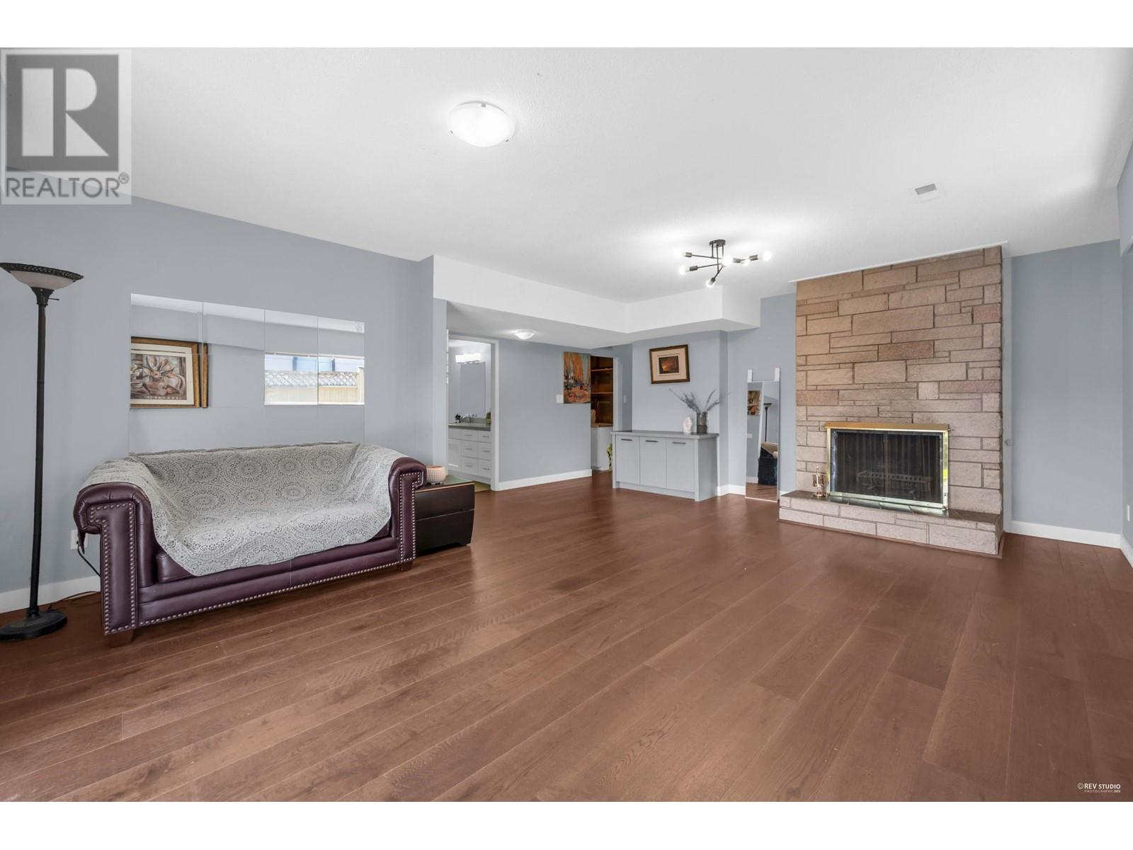 6932 Kitchener Street Property Photo 16
