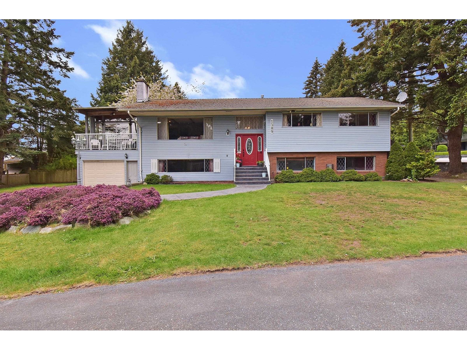 1589 Lancaster Street Property Photo 2