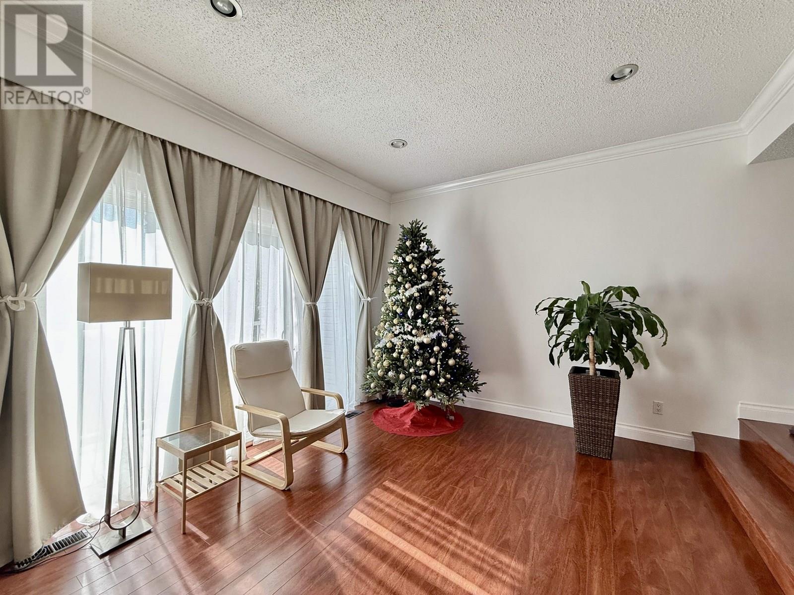 6722 Kneale Place Property Photo 4