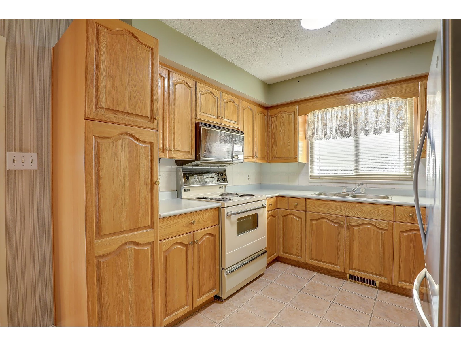 9774 153a Street Property Photo 32