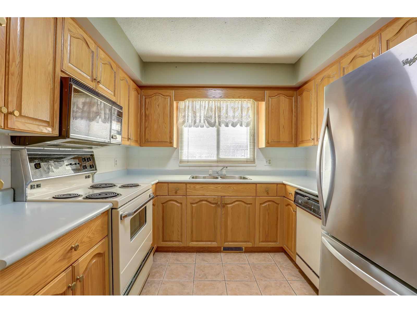 9774 153a Street Property Photo 33