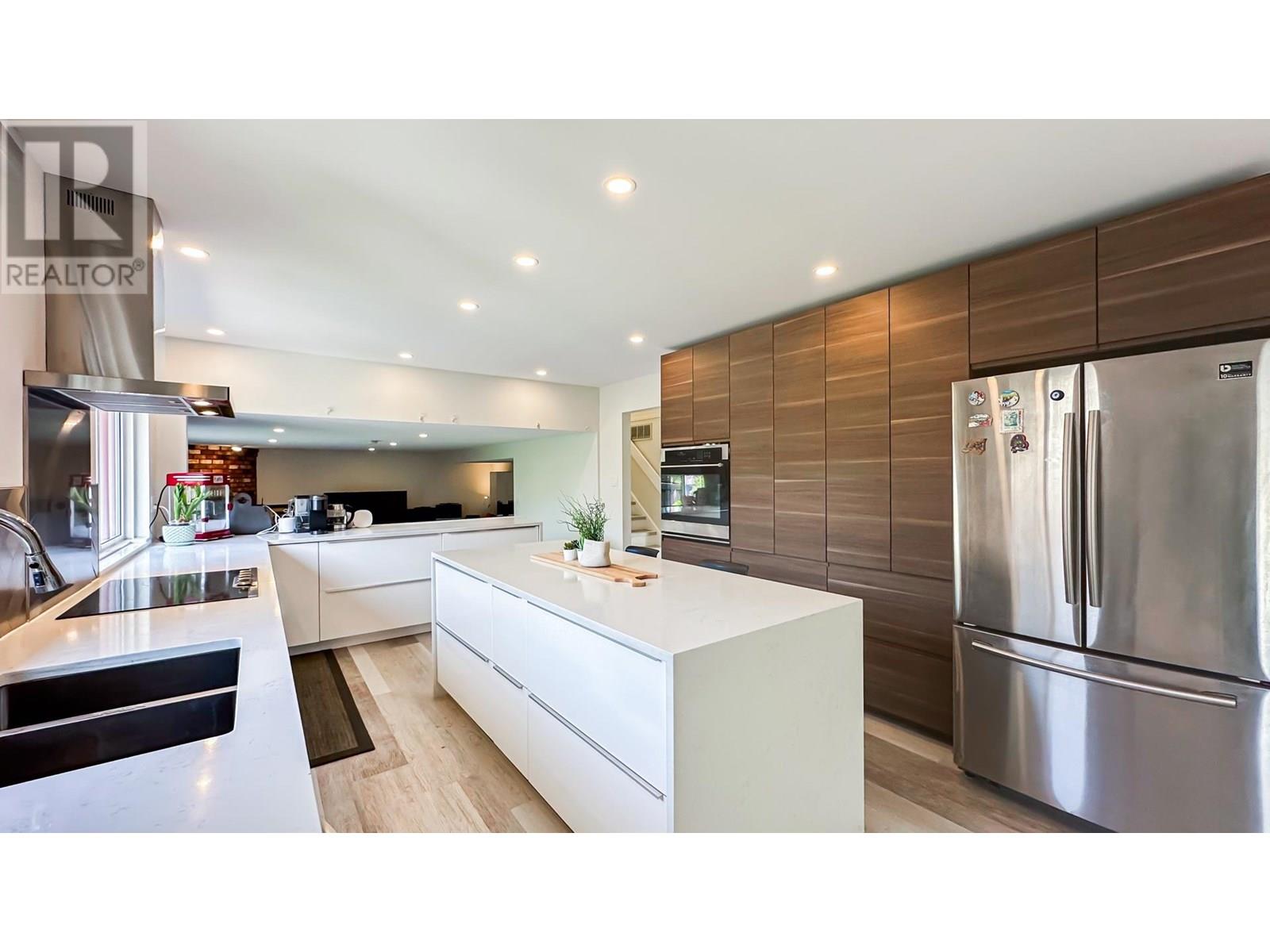 4683 54 STREET Property Photo 1