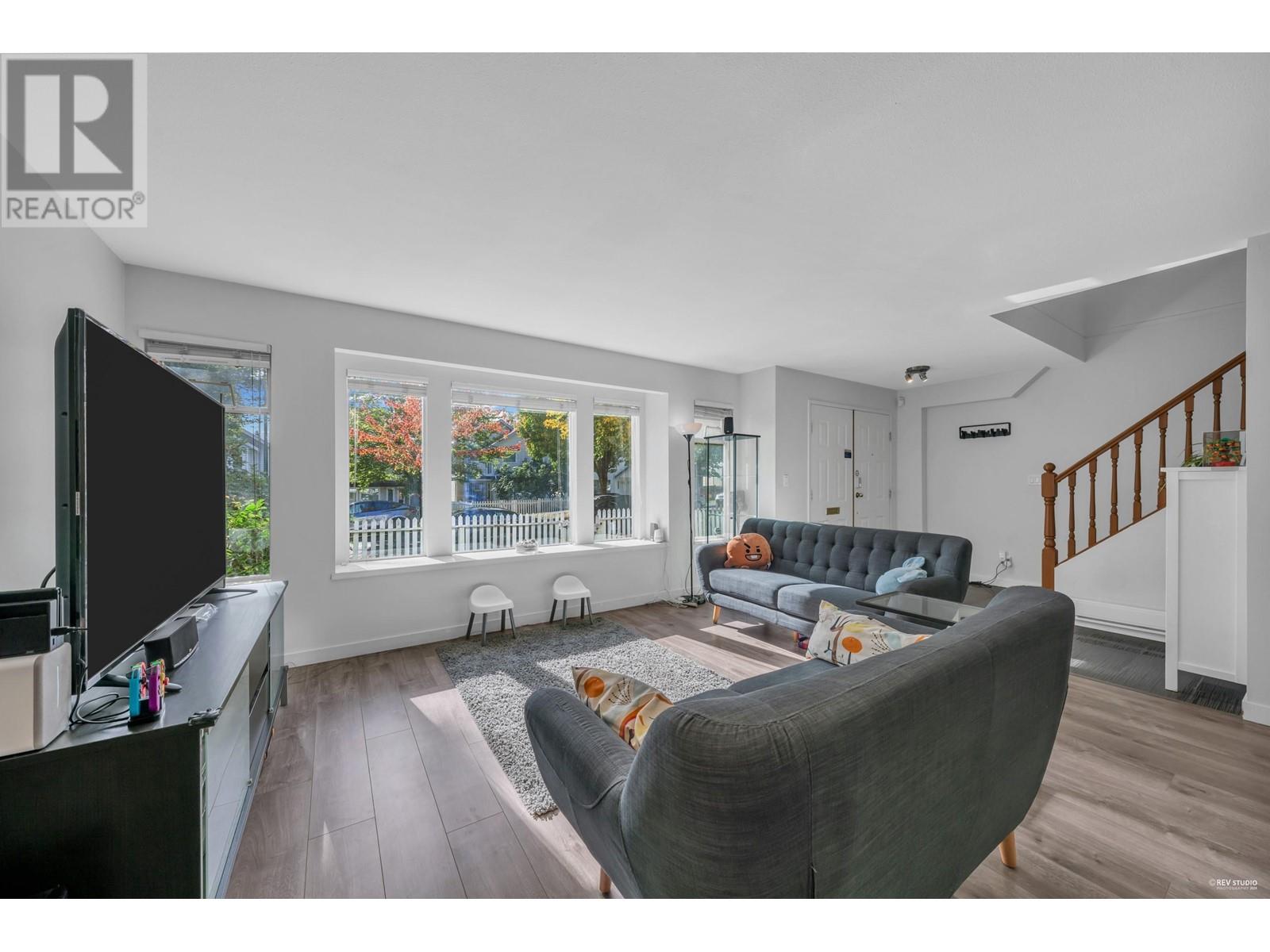 3529 Napier Street Property Photo 2