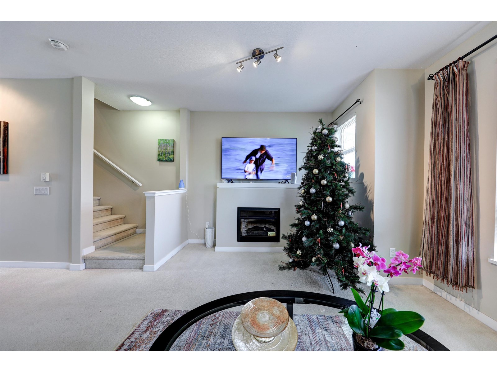 180 2729 158 Street Property Photo 1