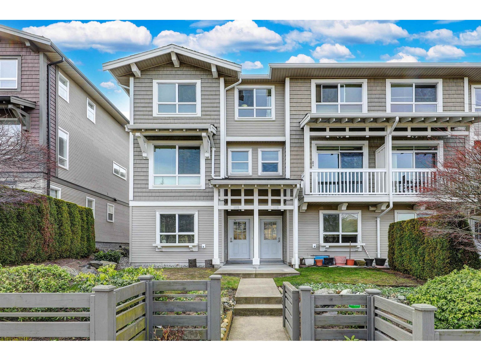 180 2729 158 Street Property Photo 2