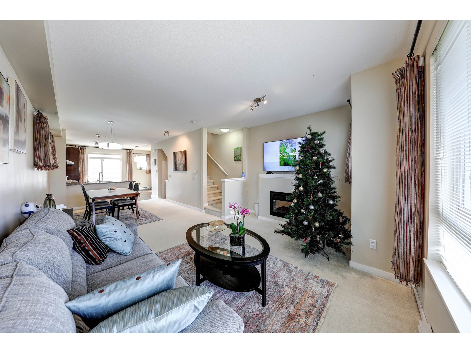 180 2729 158 Street Property Photo 4