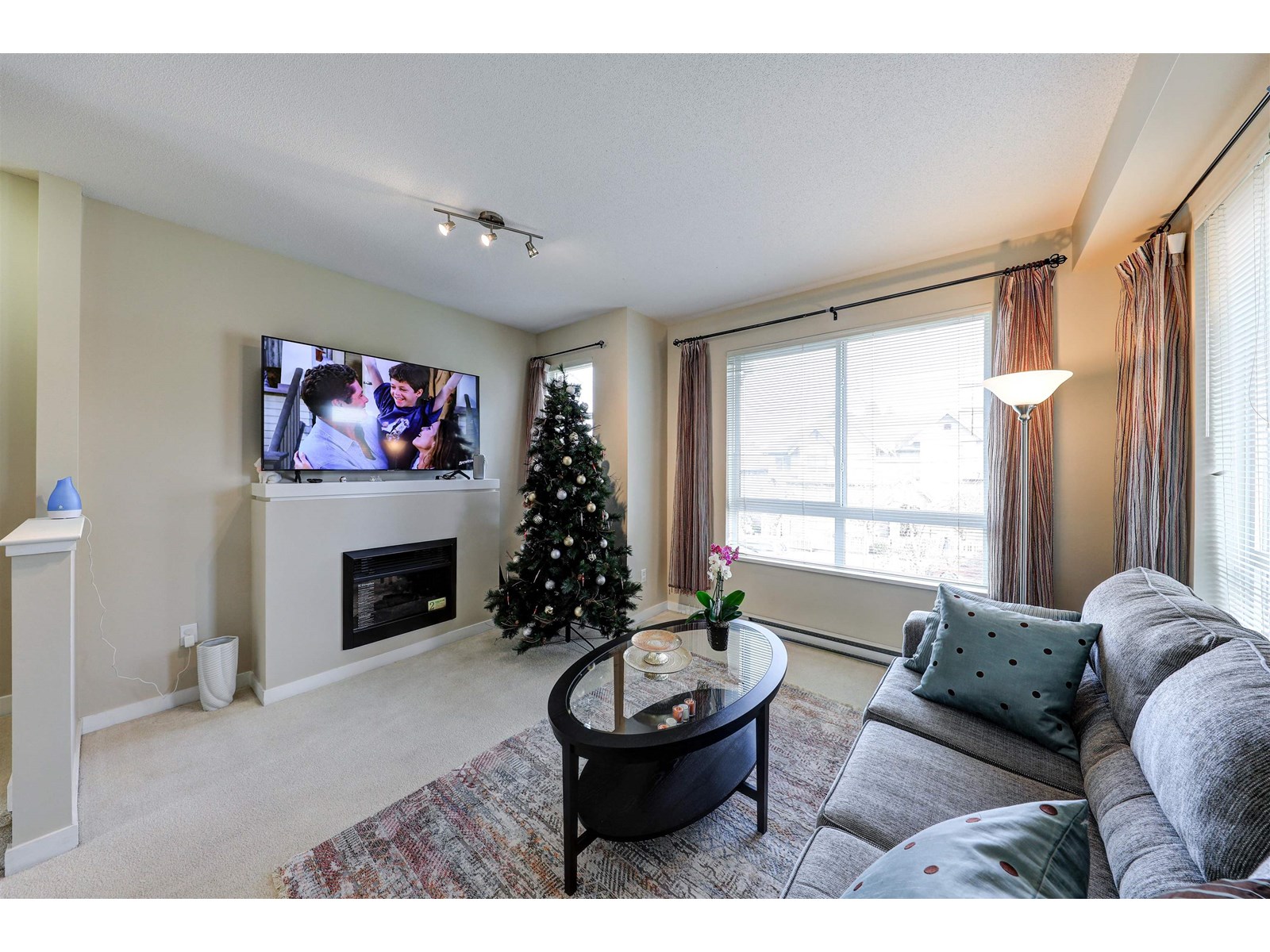 180 2729 158 Street Property Photo 5