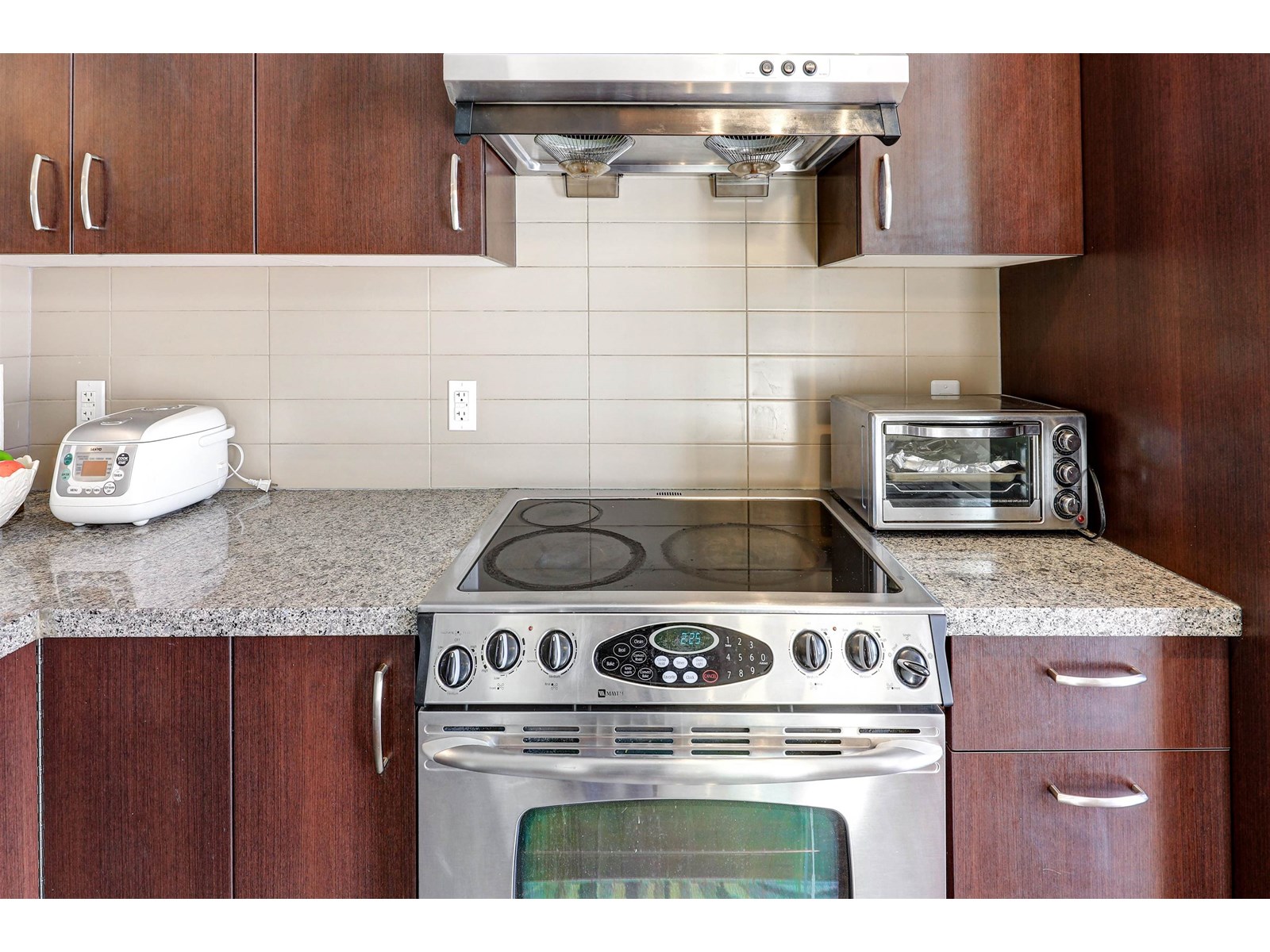 180 2729 158 Street Property Photo 16