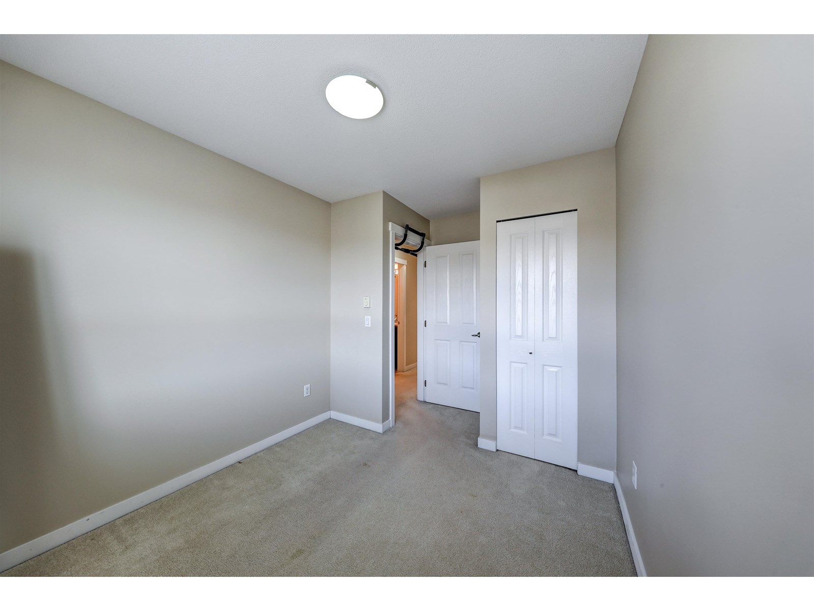 180 2729 158 Street Property Photo 27